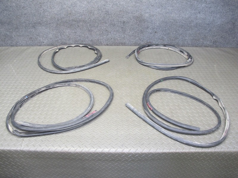 2005-2009 HUMMER H2 SUT FRONT & REAR DOOR BODY WEATHER STRIP RUBBER SEAL SET