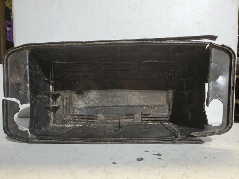85 MERCEDES 560SL R107 380SL 450SL battery box tray 1078430105 cracks