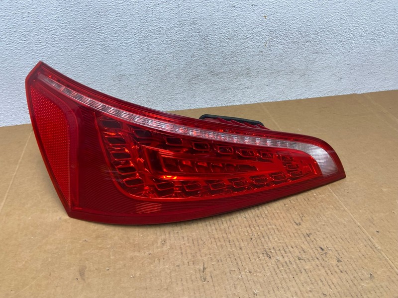 2009 to 2012 Audi Q5 Left Driver LH Side Tail light Oem AE0670 LK