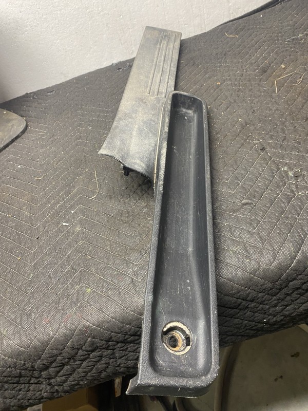 2012 CHRYSLER TOWN COUNTRY FRONT LEFT SCUFF PLATE OEM