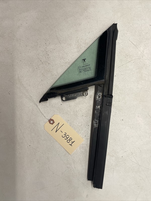 12-20 Tesla Model S Front Left Door Window Corner Quarter Glass w/Seal 3981 B65