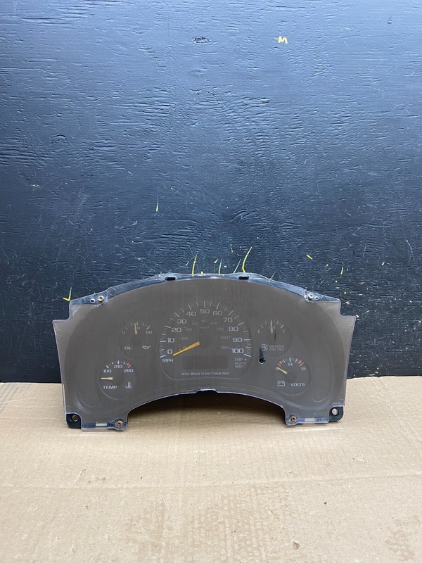 1996 to 2000 Chevrolet Express Speedometer Cluster Gauge OEM Y9986 DG