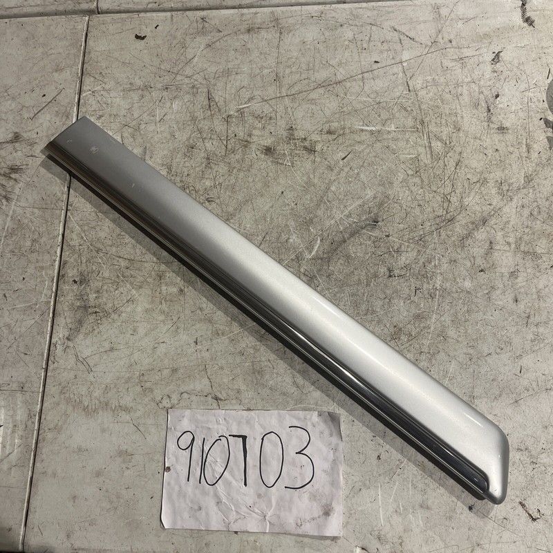 96-02 MERCEDES-BENZ E320 E430 W210 RIGHT REAR DOOR LOWER STRIP A2106901062