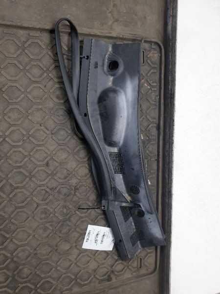 99 00 01 02 03 Lexus RX300 Cowl Vent Panel