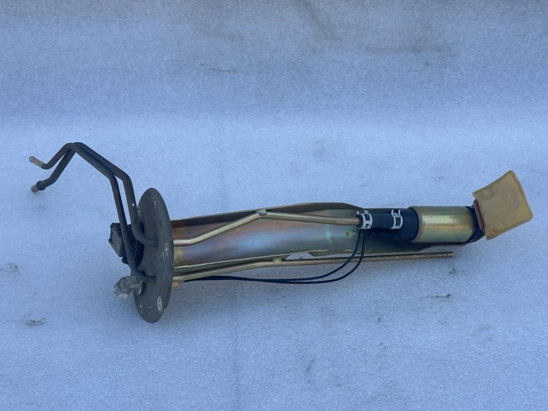 1999 2000 MITSUBISHI MONTERO SPORT GAS FUEL PUMP MR439710