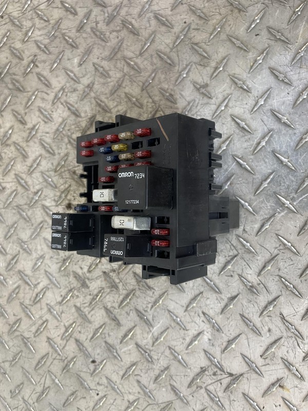 99-02 Chevrolet Tahoe Fuse Box Junction OEM 15770992 Module Tested Oem