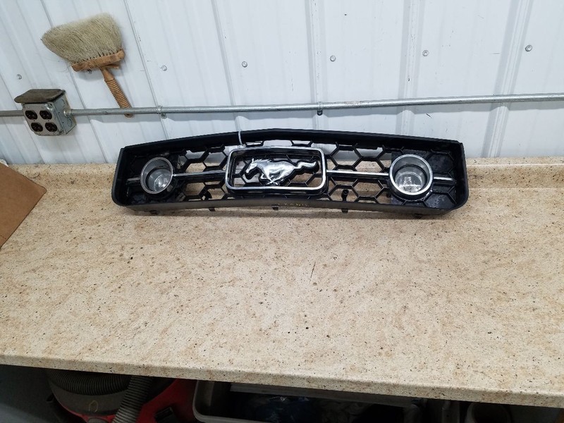 Grille Upper Base V6 With Fog Lamp Holes In Grille Fits 06-09 MUSTANG 308463