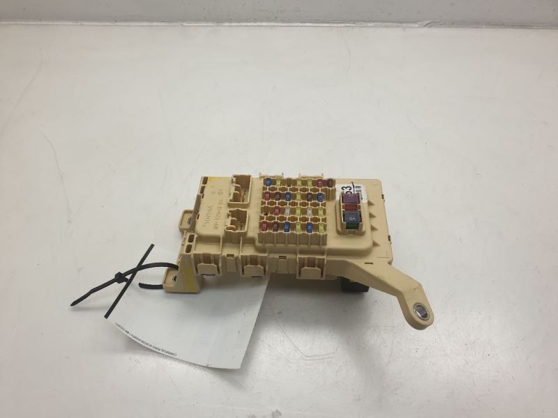 04 05 06 07 TOYOTA HIGHLANDER FUSE BOX ENGINE VIN D 5TH DIGIT