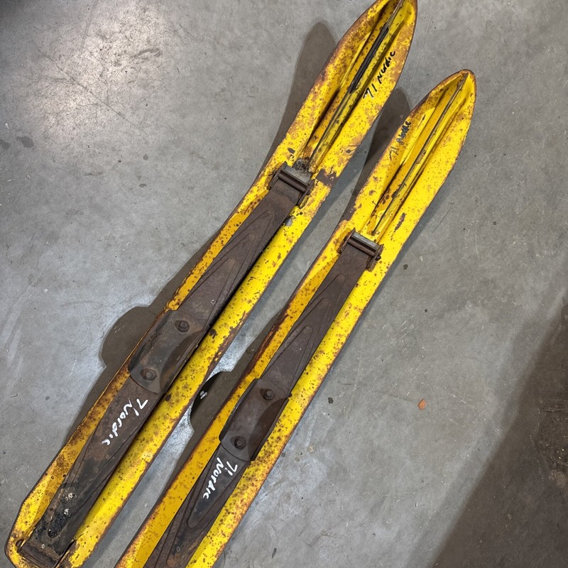 1970 - 1971? SKI-DOO NORDIC vintage snowmobile Metal Skis And Leaf Springs
