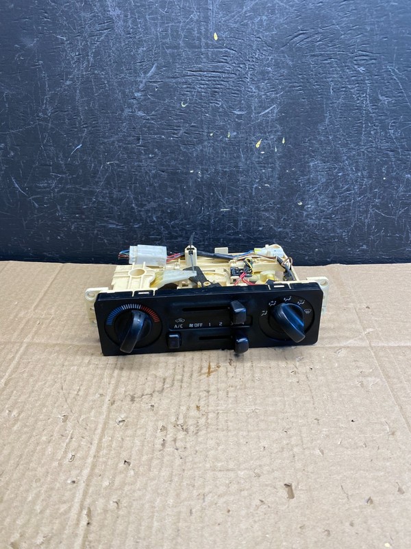 1998 to 2000 Nissan Frontier Climate Controller AC9497
