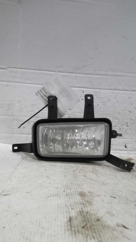 2016 GMC Yukon Right Fog Light Assembly Red 170036 OEM Used 137K Miles