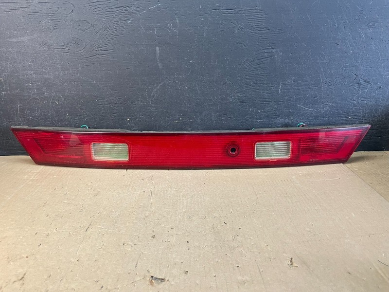 1998-2002 Honda Accord Coupe 2-Door Center Single Tail Light Oem AD5858 DW