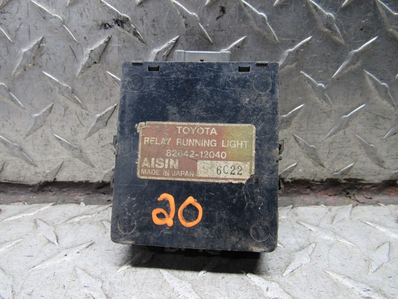 96 GEO PRIZM RELAY RUNNING LIGHT CONTROL MODULE 82642-12040