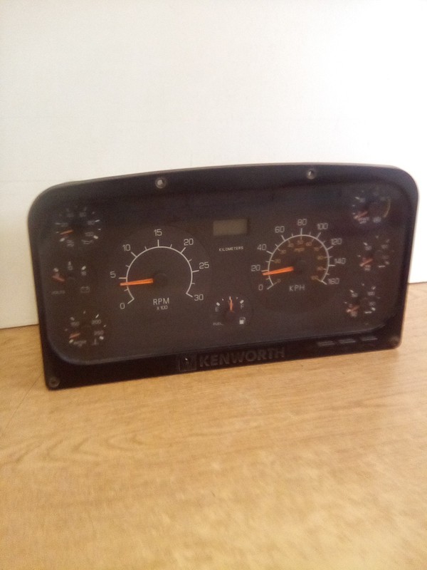Kenworth T2000 Q43-1097-2-202 Instrument Gauge Cluster