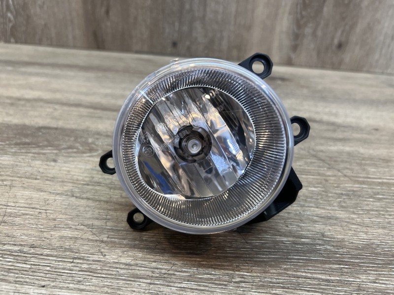 2014-2016 TOYOTA COROLLA RH FOG LIGHT ASSY OEM