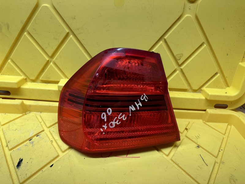 2008 BMW 328 SERIES SEDAN OEM LEFT HAND DRIVER'S SIDE REAR TAIL LIGHT 7161955
