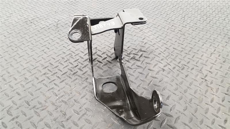96-00 Dodge Caravan 3.3L & 3.8L V6 Front Engine Mount Bracket OEM 4612304