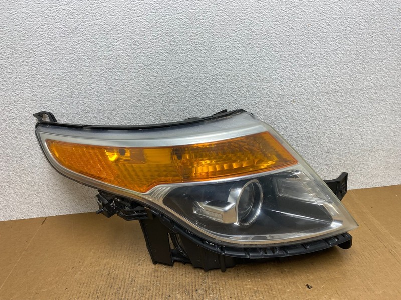 2011 to 2015 Ford Explorer Right Passenger Halogen Headlight Oem AE1663 DW