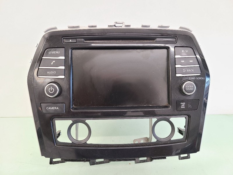 Audio Equipment Radio Display And Receiver Fits 19 MAXIMA 590702