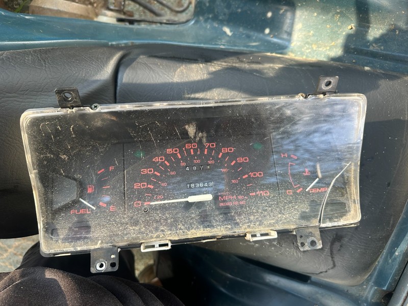88 89 MAZDA B2200 B2600 OEM GAUGE CLUSTER INSTRUMENT SPEEDOMETER W/O TACH