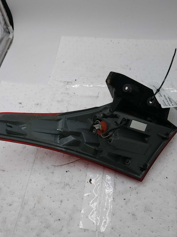 2016 Hyundai Elantra Right Tail Light Assembly White OEM Used 533857
