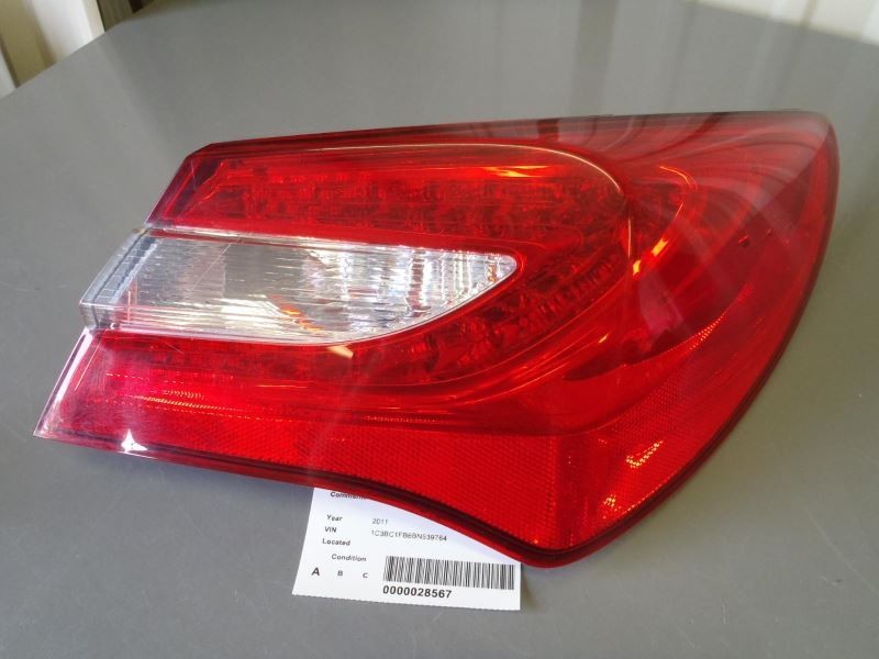 Right Passenger Side Tail Light Lamp Fits 2011-2014 Chrysler 200 Sedan 45363