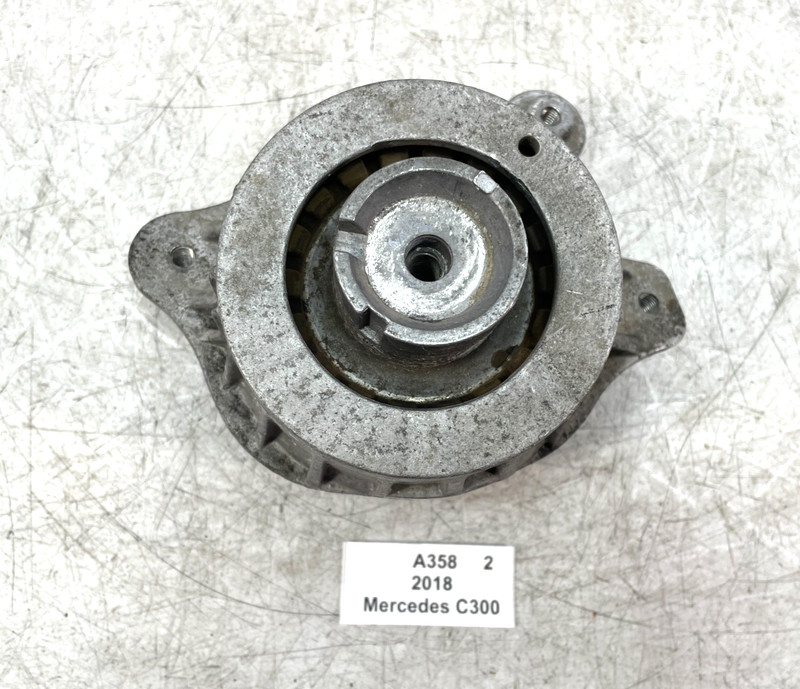 ✅ 17-23 OEM Mercedes C300 A205 W205 Front Left Engine Mount Support Bracket