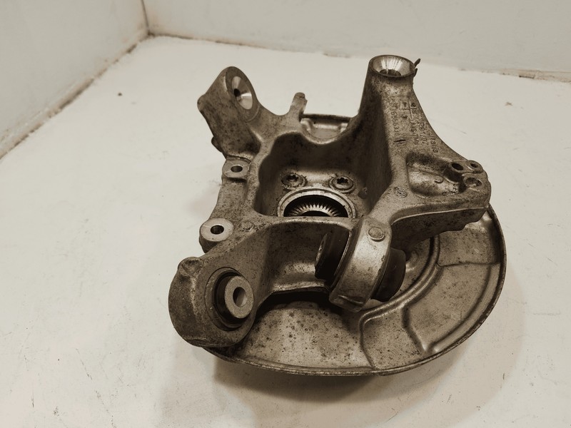 2018-2020 BMW 530e xDRIVE REAR PASSENGER SIDE SPINDLE KNUCKLE HUB OEM