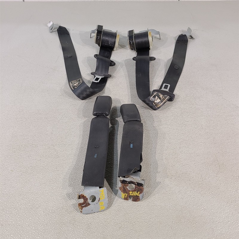 99-04 Mustang Gt Coupe Rear Seat Belt Retractors & Latches Lh Rh Set Aa7412