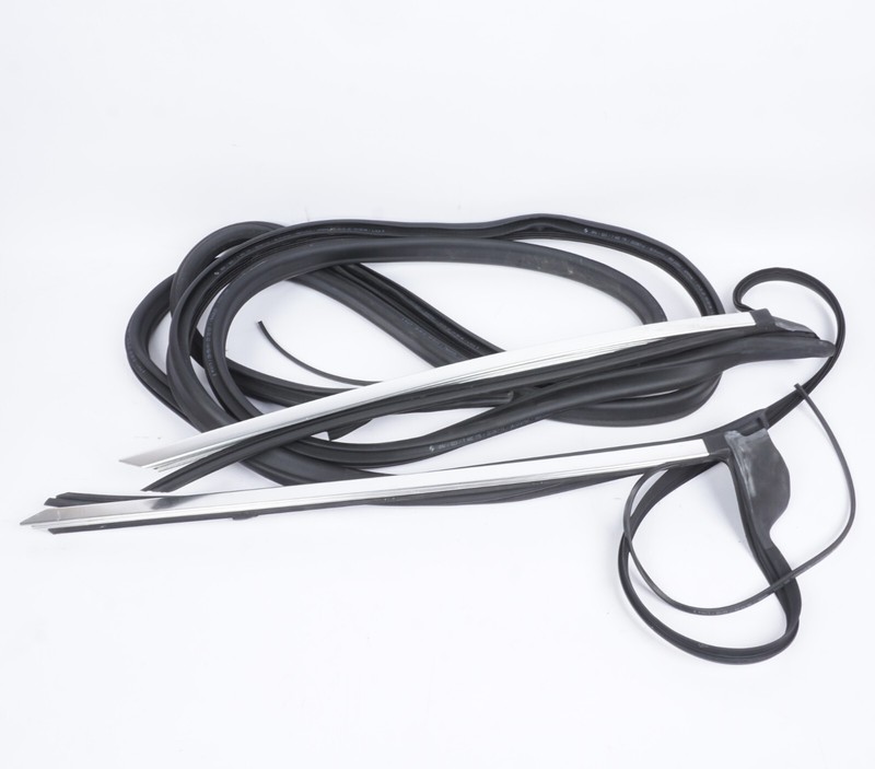 21 - 24 BMW 430I Convertible Front Windshield Weatherstrip Seal 7482775 OEM