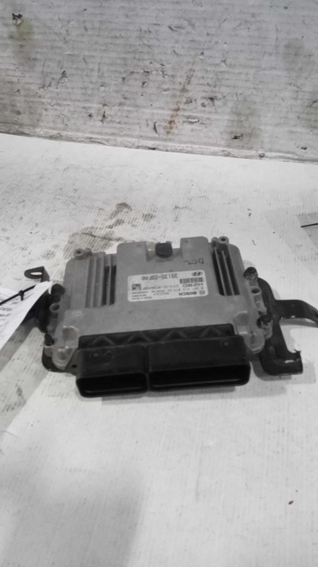 Used Engine Control Module (ECM) fits: 2016 Hyundai Veloster Electronic Control