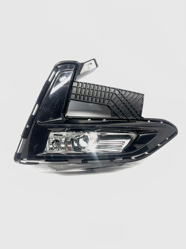 2018-24 Nissan Kicks S RH Passenger Front Fog Light Daytime Running Lamp Halogen