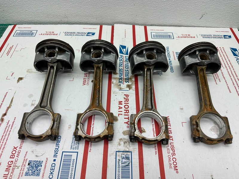 19-21 Cadillac XT4 - 2.0L ENGINE MOTOR PISTON W/ CONNECTING ROD SET OF 4 OEM
