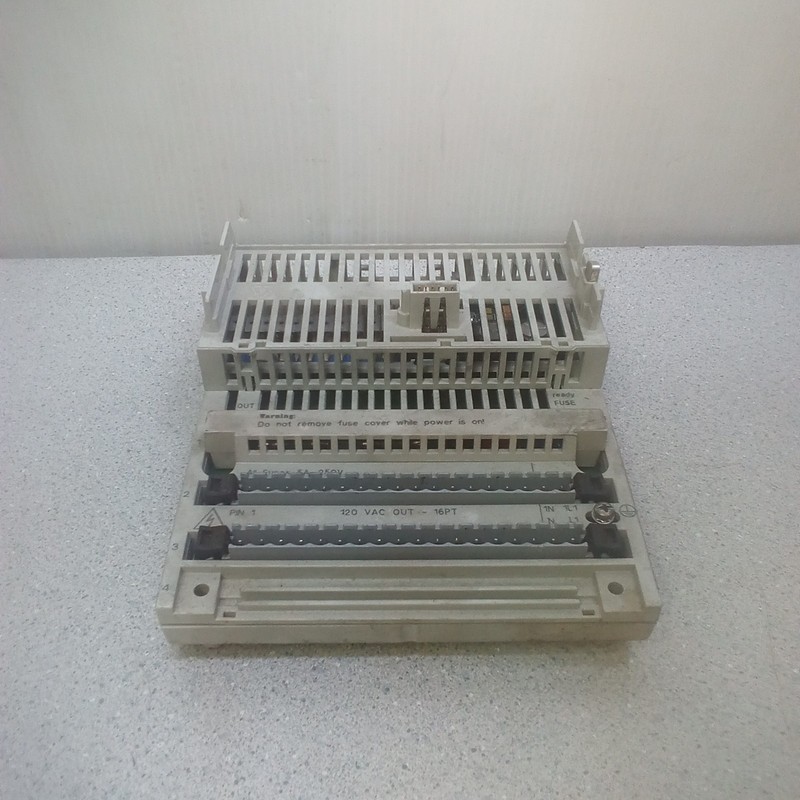 Schneider TSX Momentum I/O Base, 170ADO54050, 120VAC 16pt.