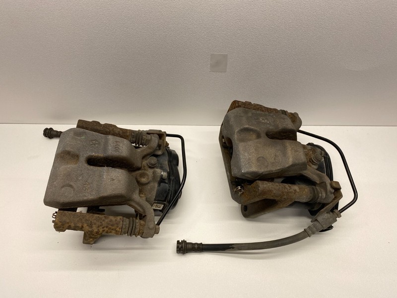 2014-2019 JEEP CHEROKEE LEFT AND RIGHT REAR BRAKE CALIPERS W/ ACTUATORS SET PAIR
