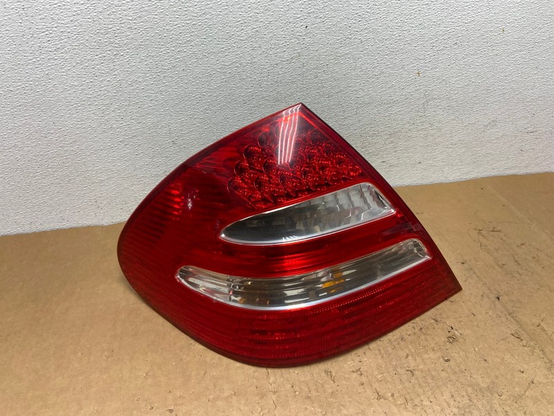 2003-2006 Mercedes E Class Sedan Left Driver LH Side Tail Light AD0454 LK