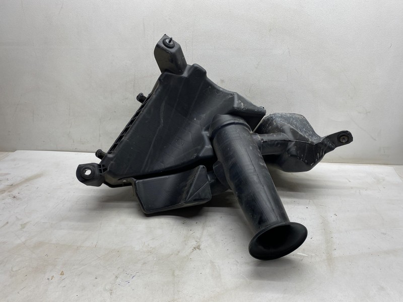 2013-2017 BUICK ENCLAVE 3.6L ENGINE AIR INTAKE LOWER FILTER BOX OEM