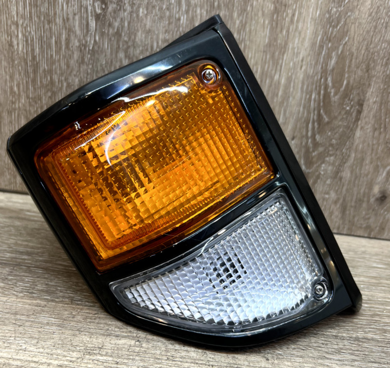 1999-2007 HZJ70 Toyota Land Cruiser X2RH Turn signals ASSY OEM