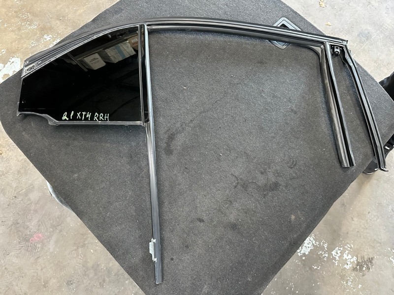 19-23 Cadillac XT4 - REAR RIGHT DOOR GLASS RUN WEATHERSTRIP SEAL MOLDING OEM