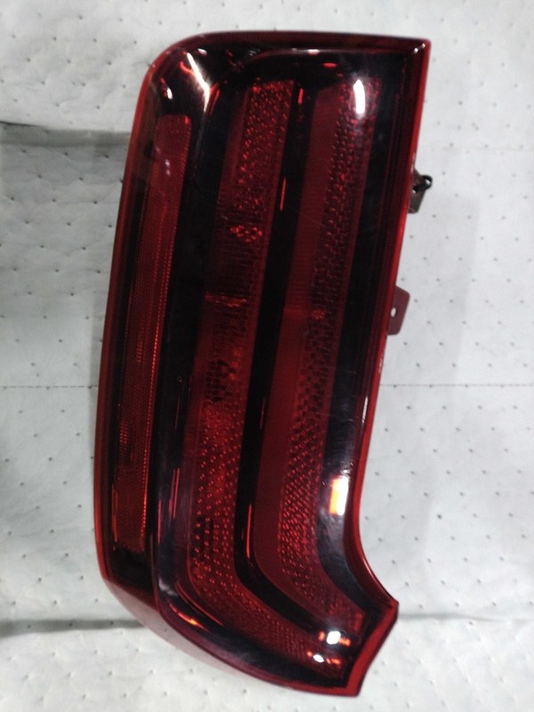 2022 KIA Telluride Right Tail Light Assembly Black 670491, 46000 Miles