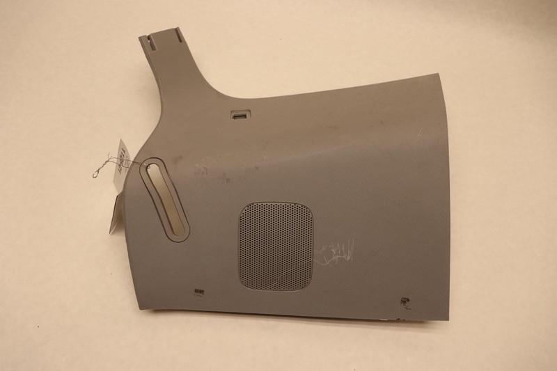 2015-2020 GMC YUKON REAR RIGHT SIDE QUARTER PANEL D PILLAR TRIM COVER OEM