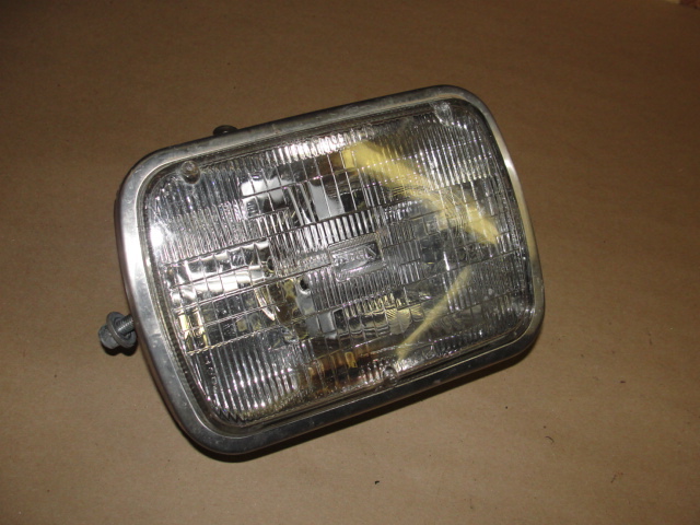 1983 KAWASAKI KZ 550 C HEADLIGHT ASSEMBLY HEAD LIGHT LAMP HEADLAMP KZ550 LTD 83