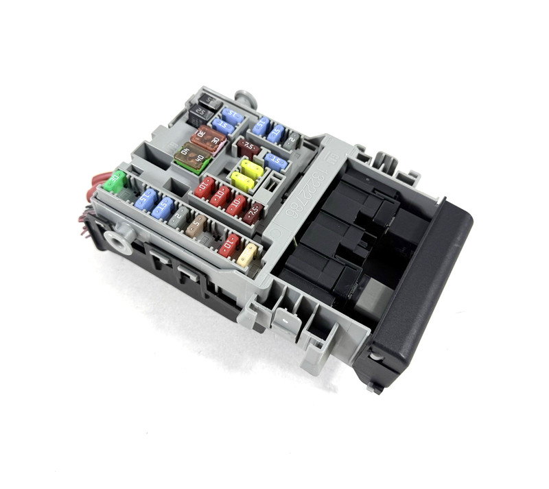 2010–2016 Buick LaCrosse CXL Fuse Relay Box Body Control Module OEM 13222786