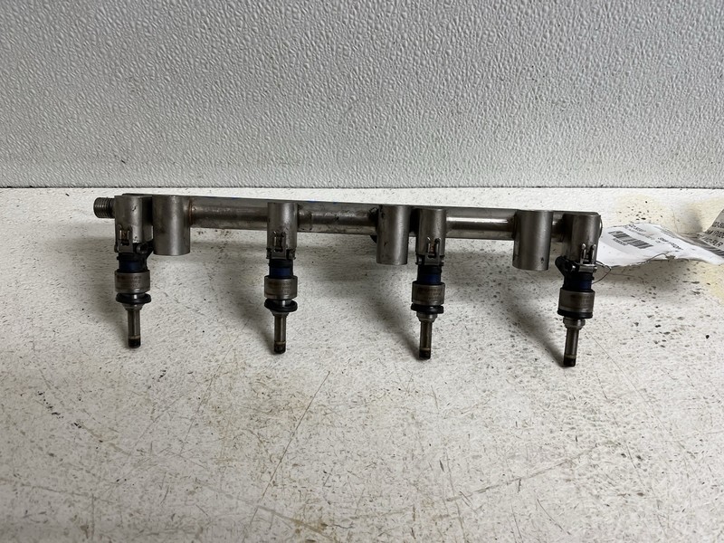 2011-2015 Kia Optima Fuel Injector Rail