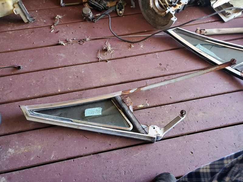 1965 1966 1967 Cadillac Deville Fleetwood Vent Window Glass passenger