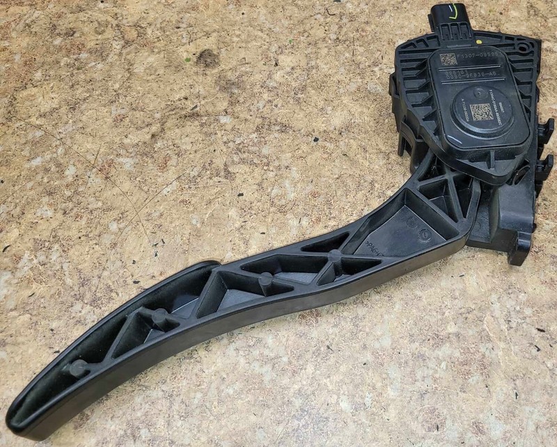 2014 2015 2016 Ford Fusion Interior Fuel Gas Foot Pedal Accelerator OEM Lever 16