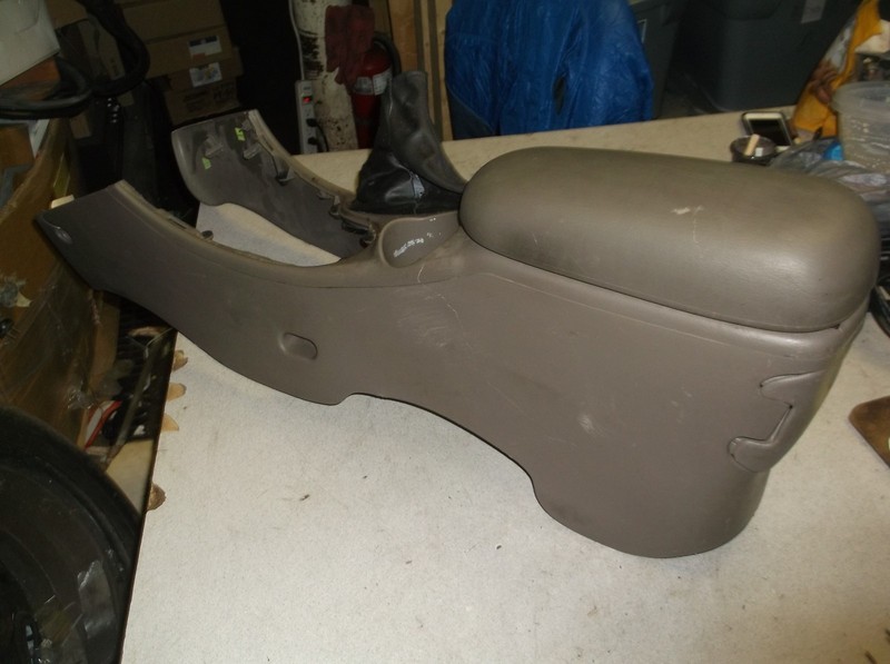 2004 Olds Alero Center Console Assembly 131427841 22647431B 22627390LF