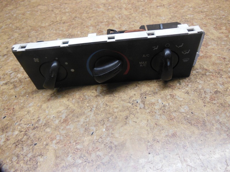 2004 Ford Mustang 3.9L 3.9 Heater Climate Control Knob Temperature Switch A/C 03