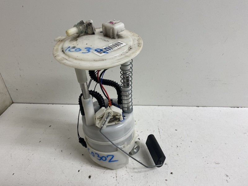 2010 Nissan Rogue 2.5 AWD Fuel Pump w Sending Unit & Bracket 17040 JM10B Oem