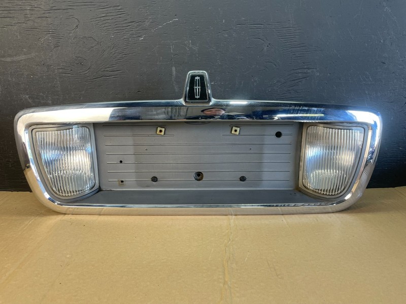 2003 to 2011 Lincoln Town Car Rear License Plate Trim Panel OEM ac9675 DG